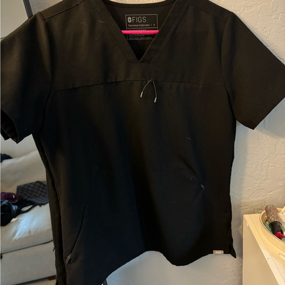 Figs limited edition 3 zipper pocket scrub top